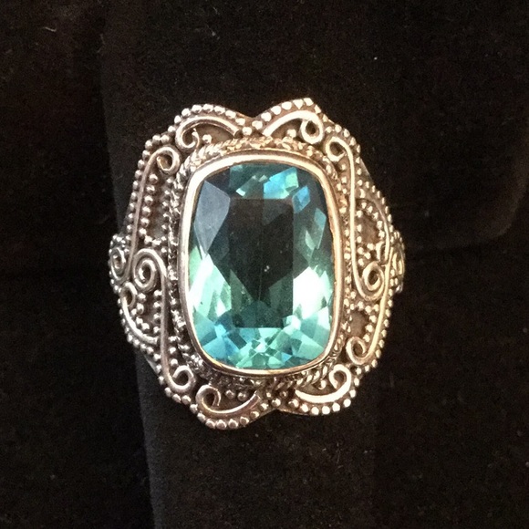 Hilton Head Boutique Jewelry - OUTSTANDING Blue Topaz Ring !